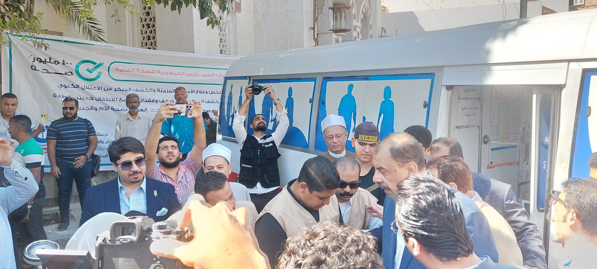 المحافظ يتفقد العيادات المحافظ يتفقد العيادات
