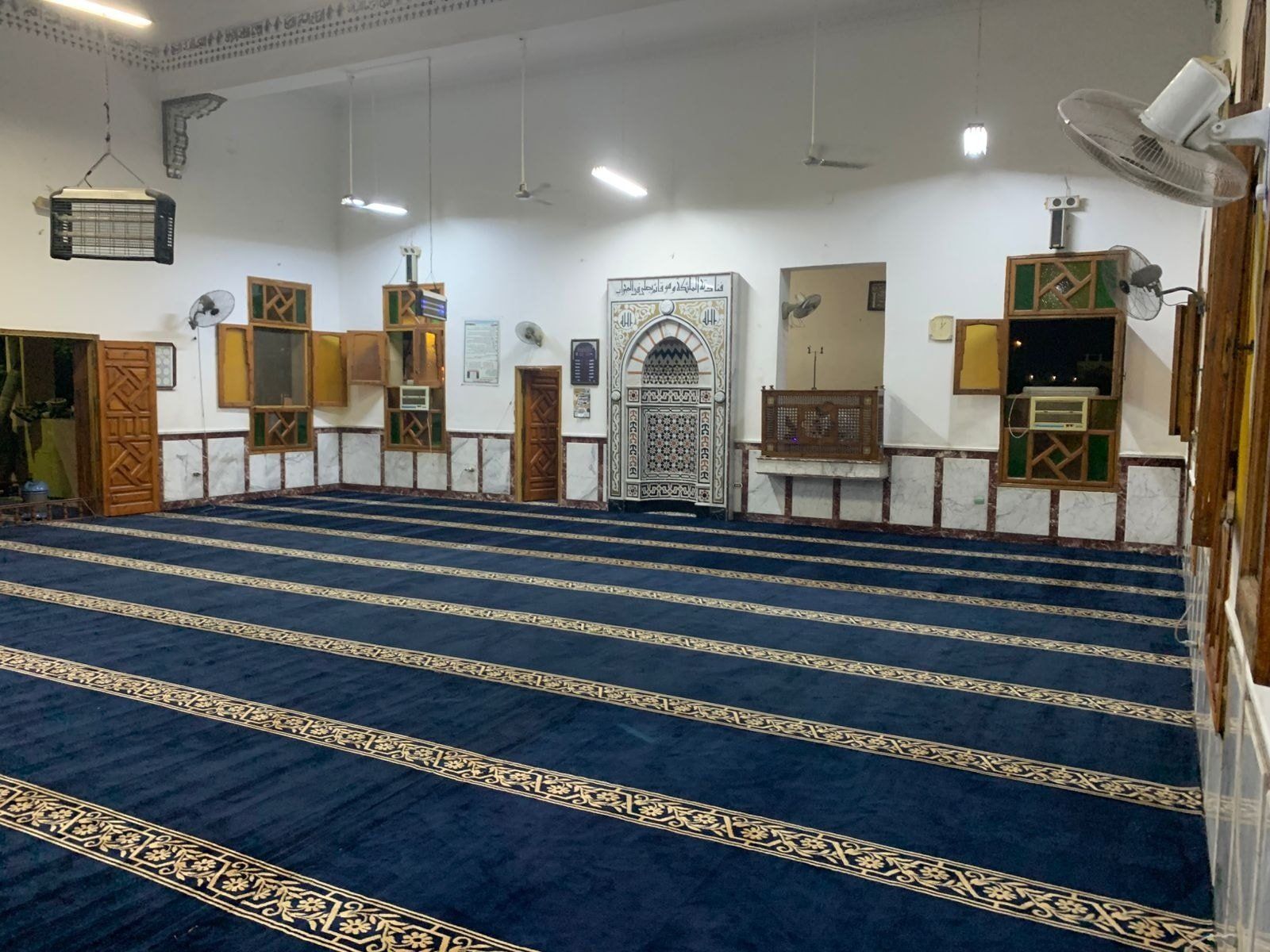 فرش مسجد قطاع الأمن المركزي بالقرنة فرش مسجد قطاع الأمن المركزي بالقرنة