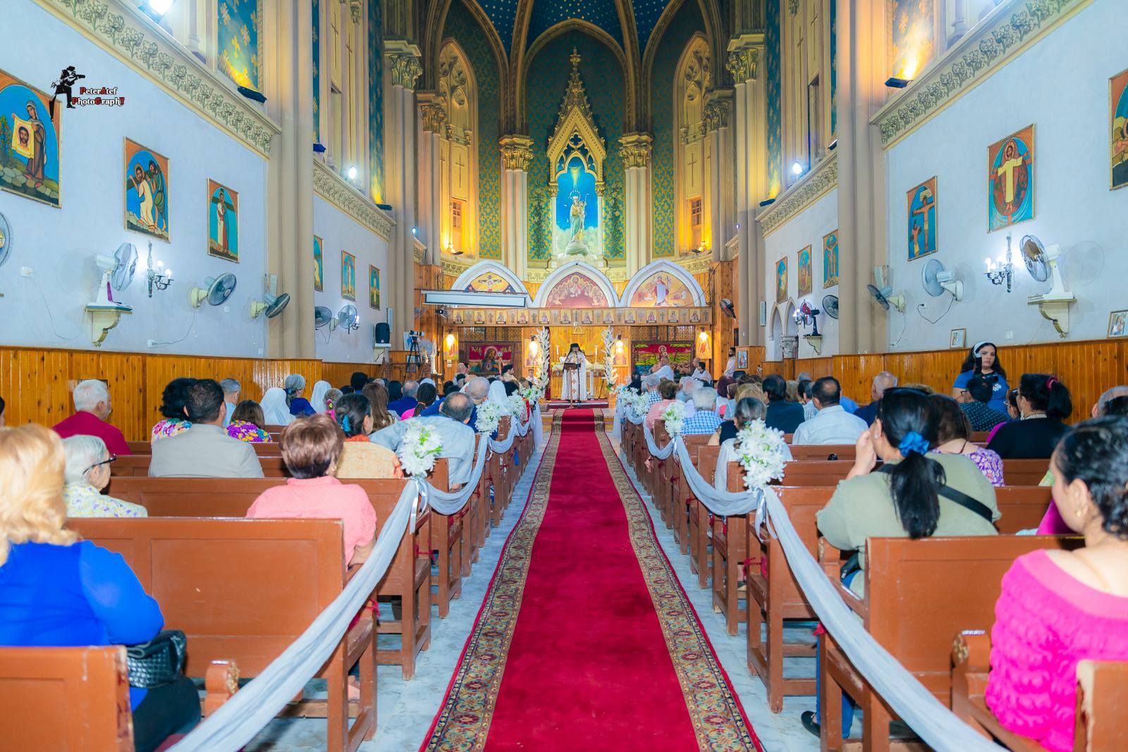 جانب من القداس جانب من القداس