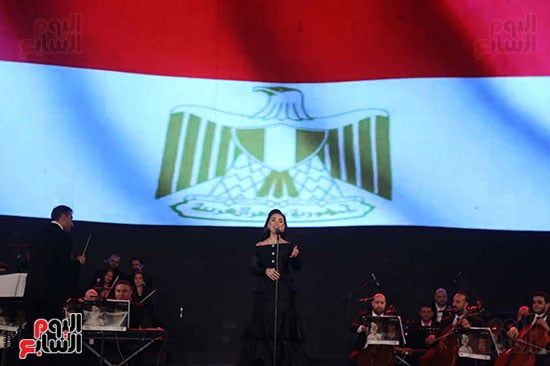 مى فاروق تشعل الحفل مى فاروق تشعل الحفل