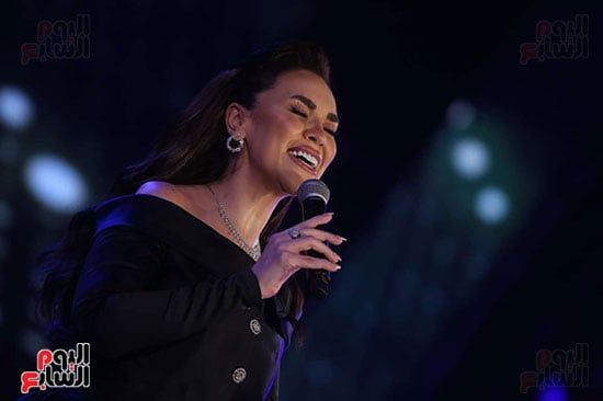 مى فاروق تطرب الجمهور مى فاروق تطرب الجمهور