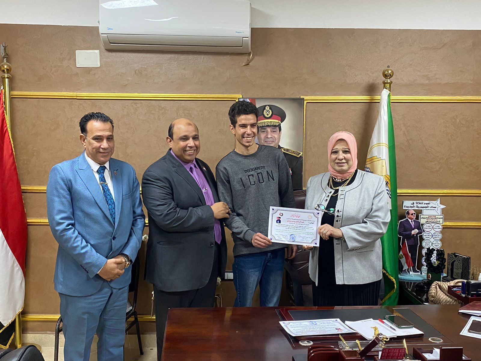 خلال التكريم خلال التكريم