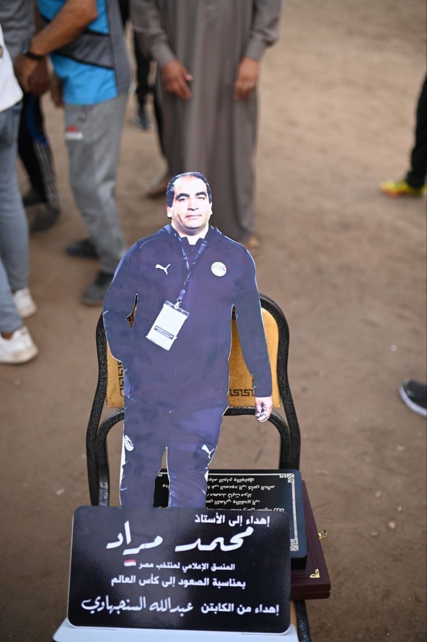 درع تذكاري لمنسق المنتخب درع تذكاري لمنسق المنتخب