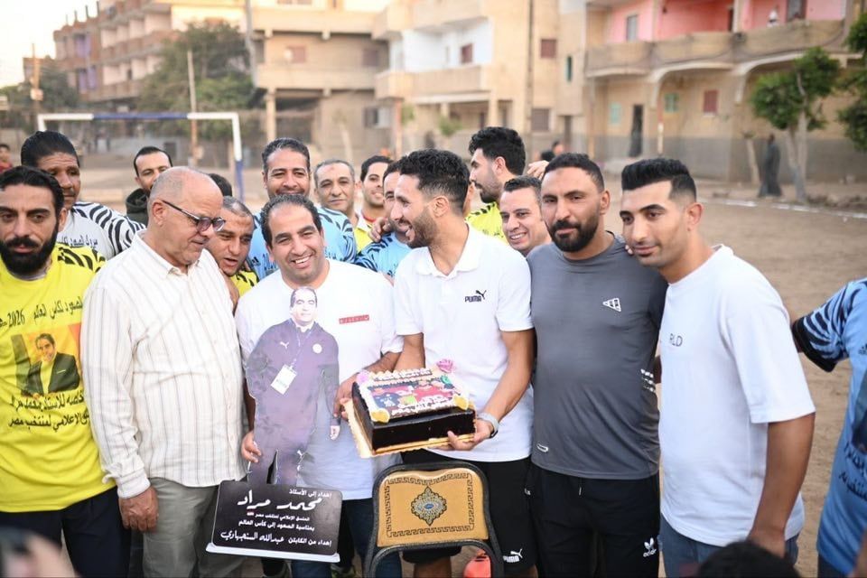 خلال التكريم خلال التكريم