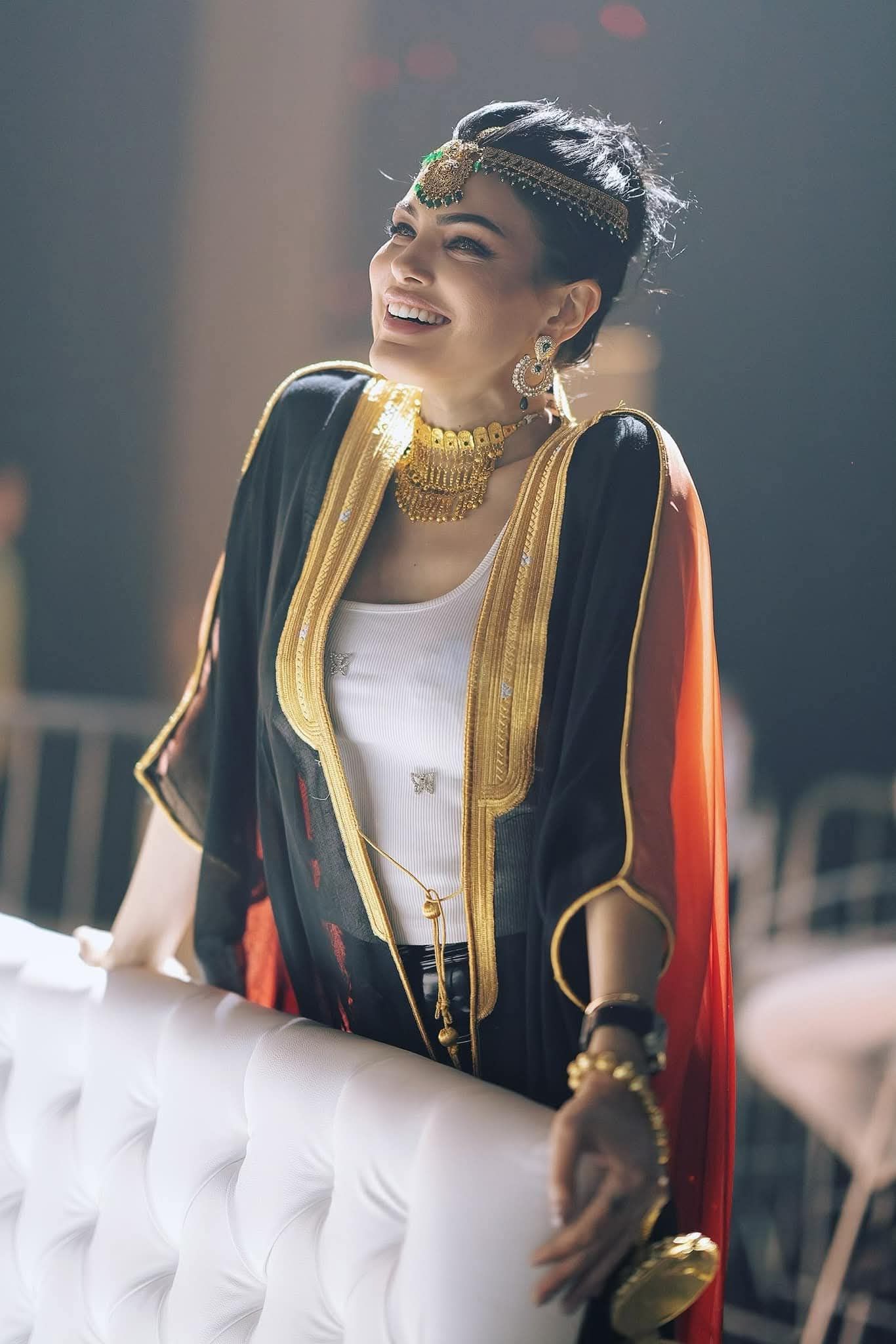 الفنانة دارين حداد تحتفل بعقد قرانها وتخفى ملامح زوجها (2)