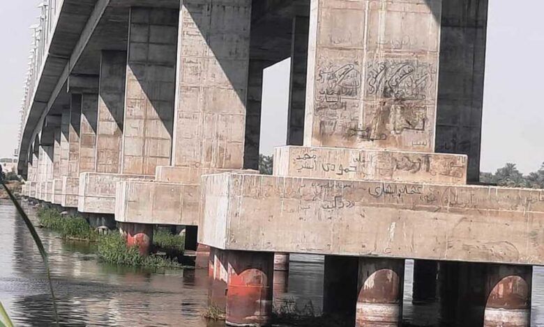 محافظ أسوان يتابع تداعيات اصطدام باخرة سياحية بكوبري «كلابشة»