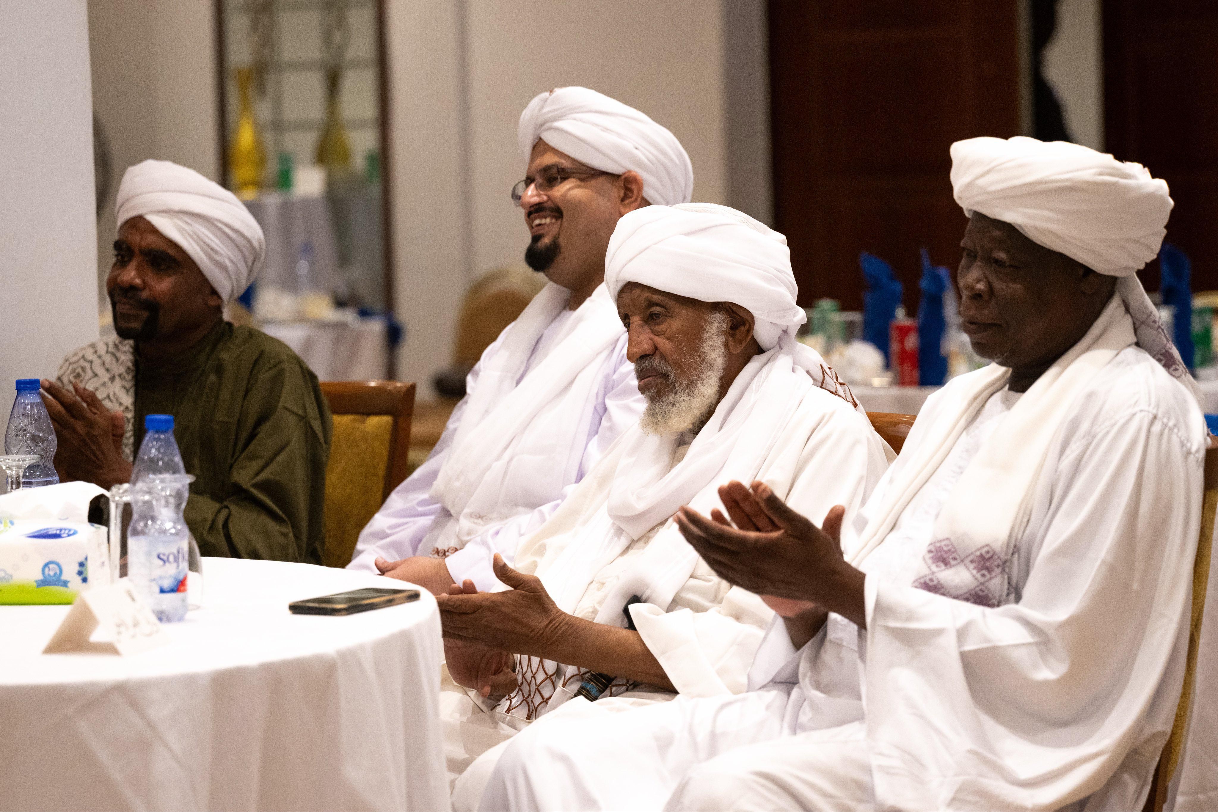 الأمينُ العام لرابطة العالم الإسلامي يلتقي علماءَ جمهورية السودان (1) الأمينُ العام لرابطة العالم الإسلامي يلتقي علماءَ جمهورية السودان (1)