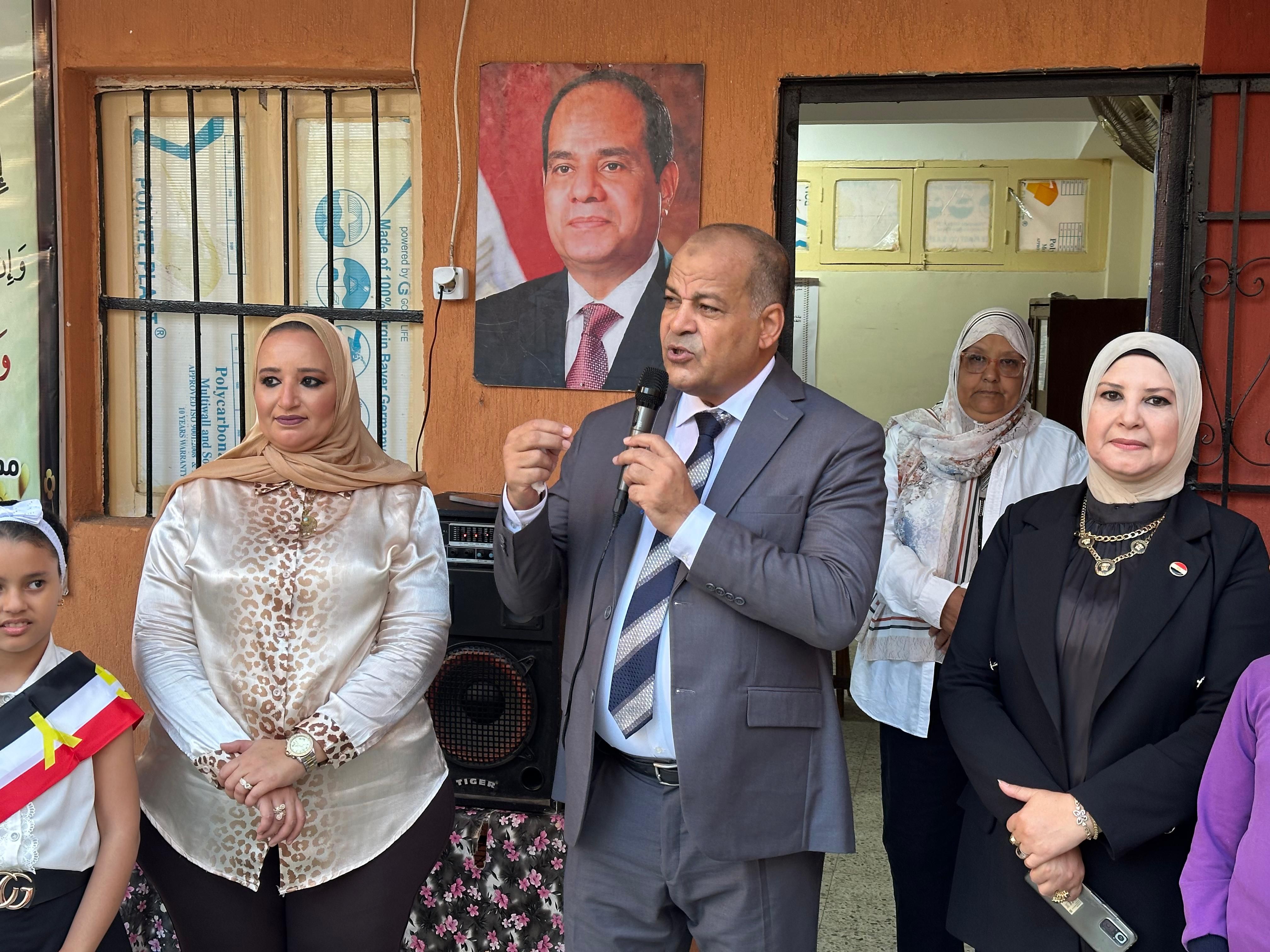 استاذ طاهر بالطابور استاذ طاهر بالطابور