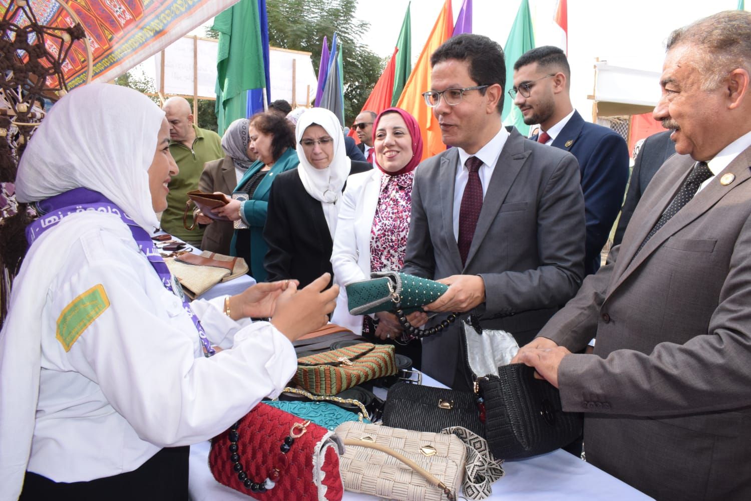 تفقد الأنشطة لطالبات الجوالة تفقد الأنشطة لطالبات الجوالة