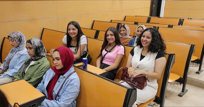 كلية الإعلام بجامعة النهضة تكرم الكاتب الدكتور محمد ثروت (3) كلية الإعلام بجامعة النهضة تكرم الكاتب الدكتور محمد ثروت (3)