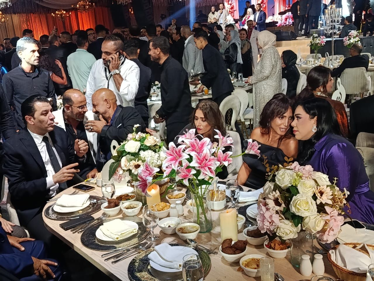 مصطفى كامل وشيماء سيف وروجينا ومحمد لطفى فى حفل زفاف احمد جمال (1) مصطفى كامل وشيماء سيف وروجينا ومحمد لطفى فى حفل زفاف احمد جمال (1)