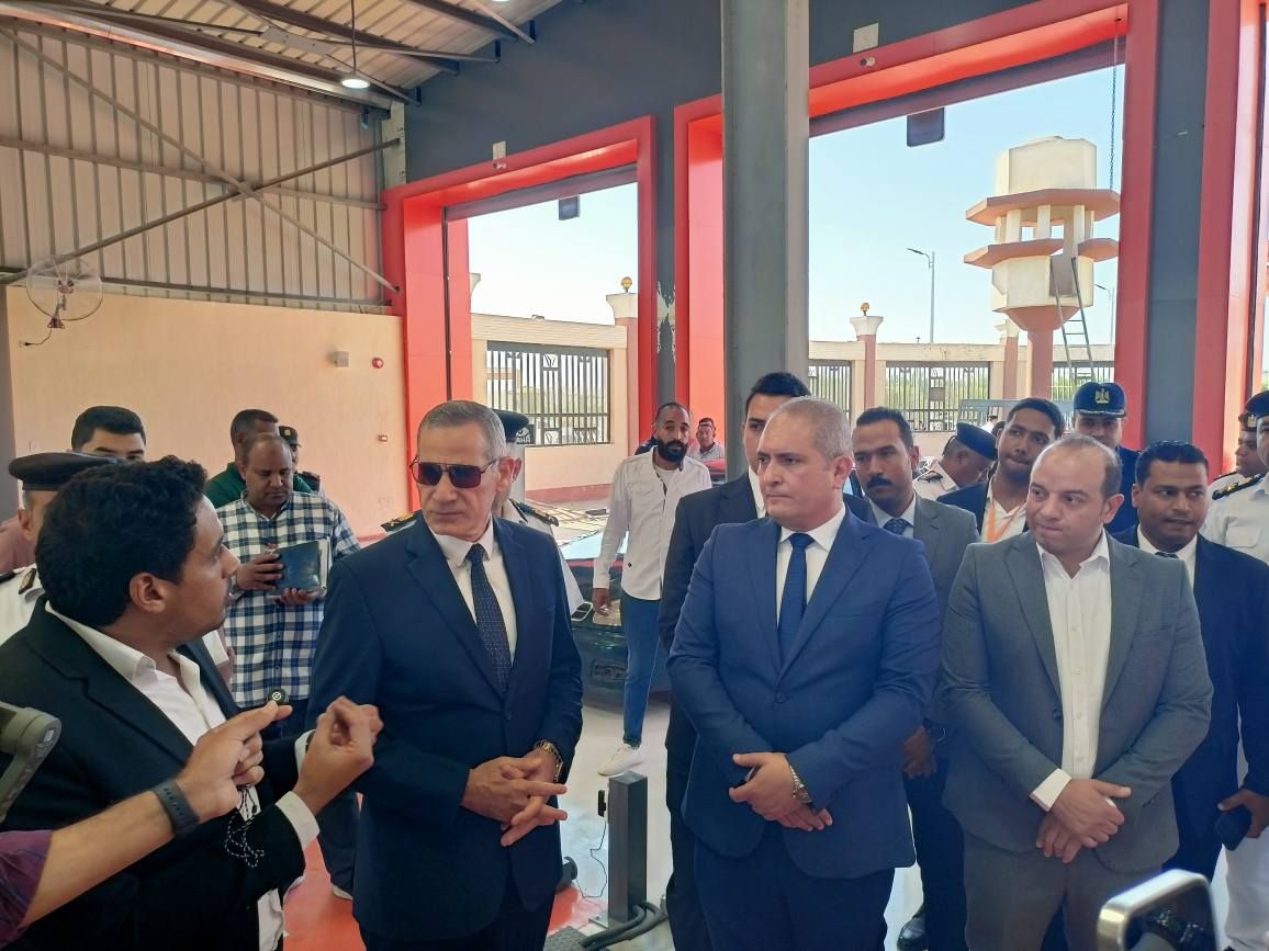جانب من فتح وحدة فحص فنى إلكترونية لإدارة المرور بمدينة طيبة الجديدة. جانب من فتح وحدة فحص فنى إلكترونية لإدارة المرور بمدينة طيبة الجديدة.