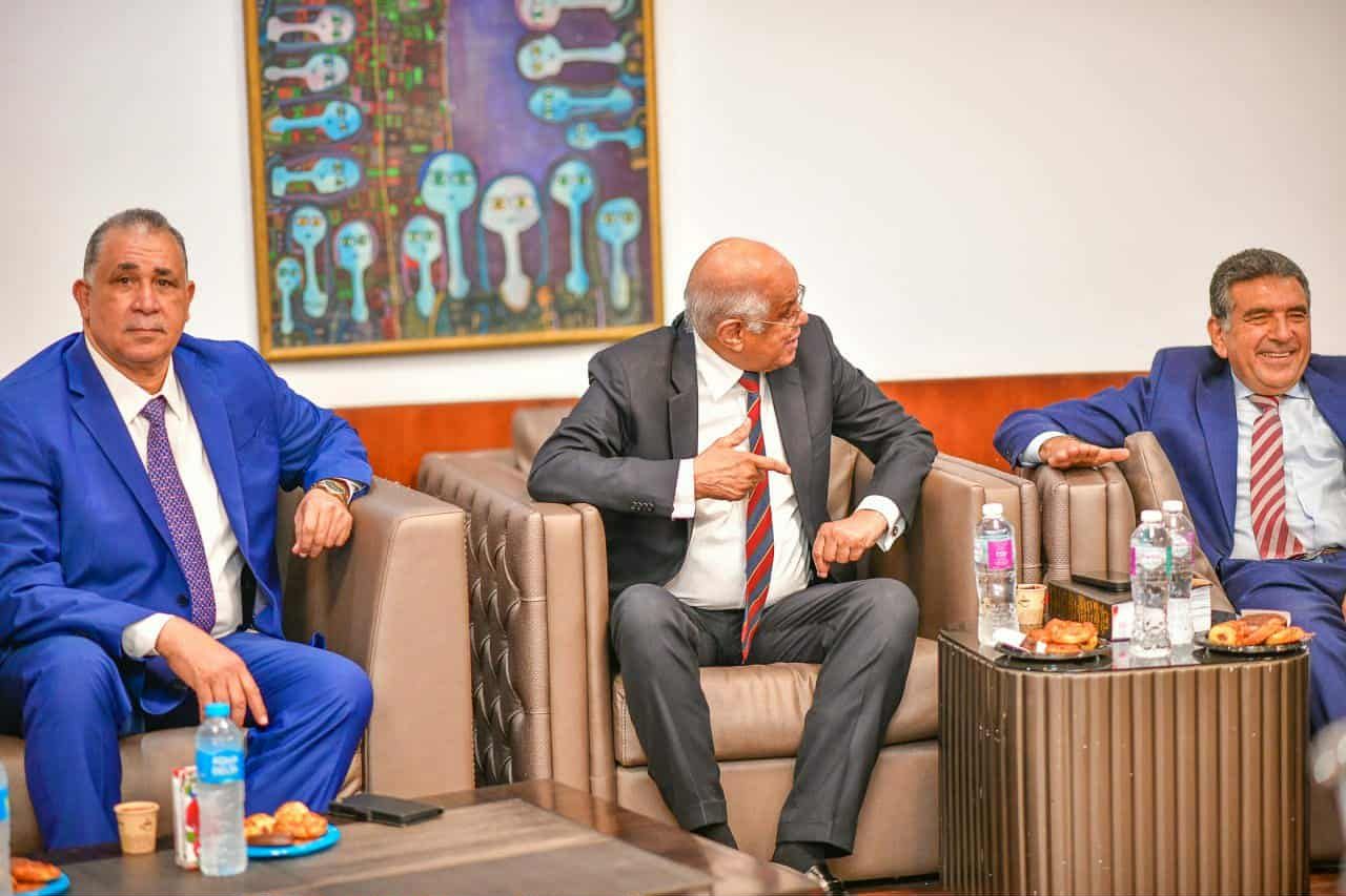 أعضاء لجنة المناقشة أعضاء لجنة المناقشة