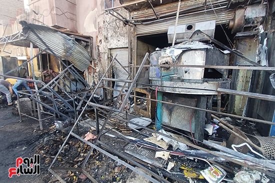 تفاصيل اندلاع حريق بعقار سكنى بسبب انفجار أسطوانة مخبز بأسوان (2) تفاصيل اندلاع حريق بعقار سكنى بسبب انفجار أسطوانة مخبز بأسوان (2)