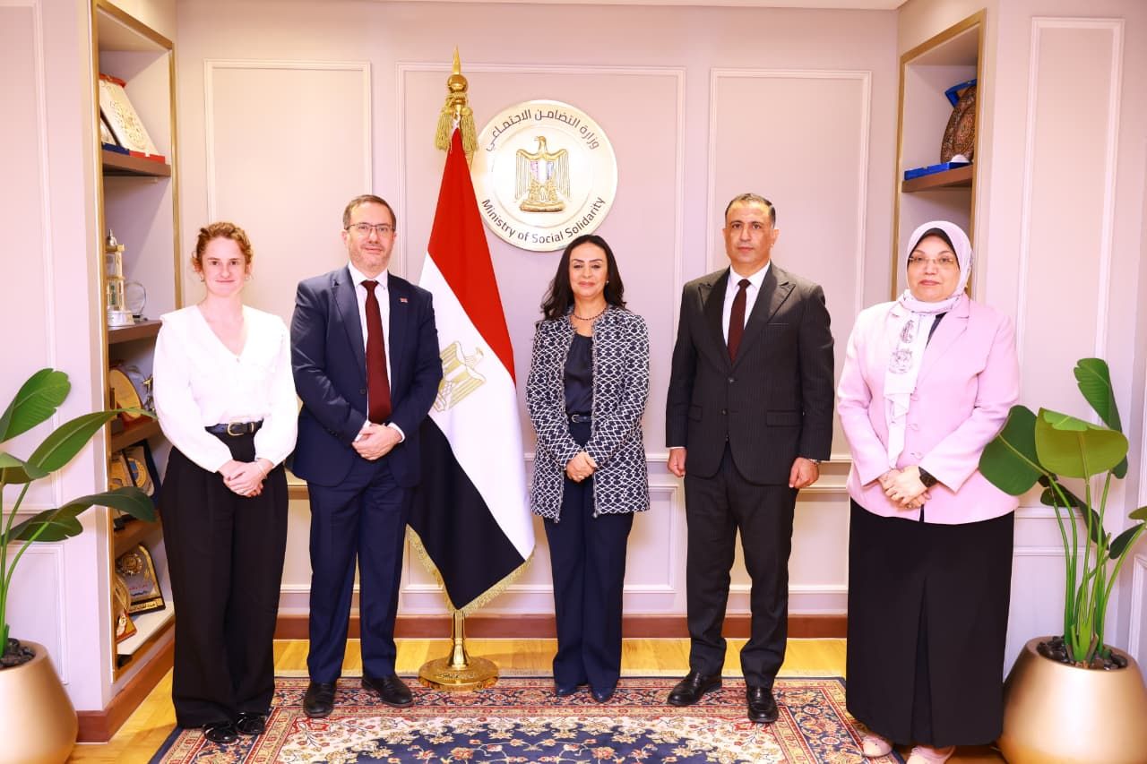 وزيرة التضامن خلال لقاء سفير المملكة المتحدة بالقاهرة وزيرة التضامن خلال لقاء سفير المملكة المتحدة بالقاهرة