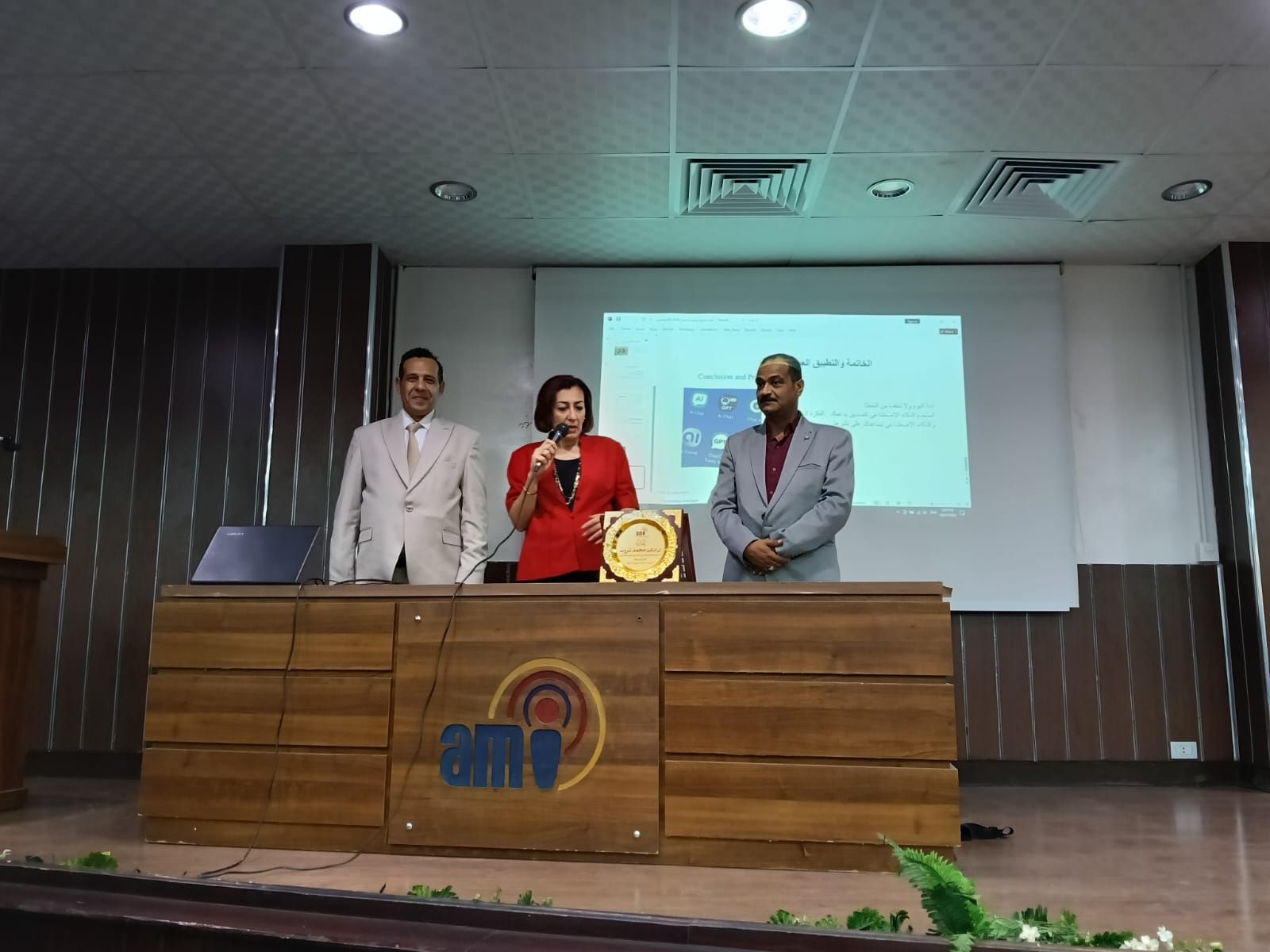 معهد الإسكندرية للإعلام يكرم الكاتب الصحفى الدكتور محمد ثروت (1) معهد الإسكندرية للإعلام يكرم الكاتب الصحفى الدكتور محمد ثروت (1)