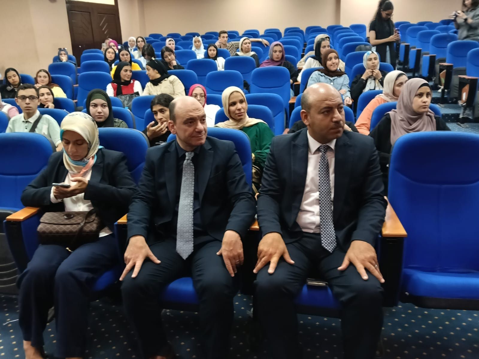 جانب من الحضور بالندوة التى تم تنظيمها بمعهد الإسكندرية للإعلام (1) جانب من الحضور بالندوة التى تم تنظيمها بمعهد الإسكندرية للإعلام (1)