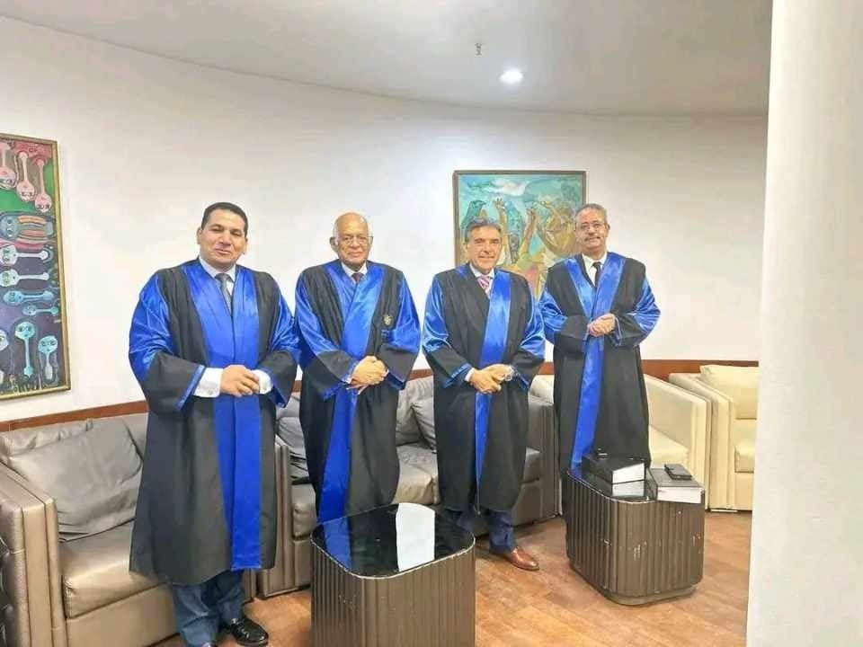 لجنة المناقشة والحكم لجنة المناقشة والحكم