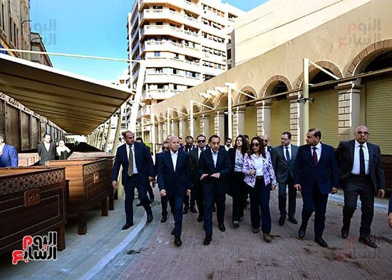 رئيس الوزراء يفتتح مشروع تطوير سوق العتبة بعد اكتمال الأعمال وإعادة التأهيل (21) رئيس الوزراء يفتتح مشروع تطوير سوق العتبة بعد اكتمال الأعمال وإعادة التأهيل (21)
