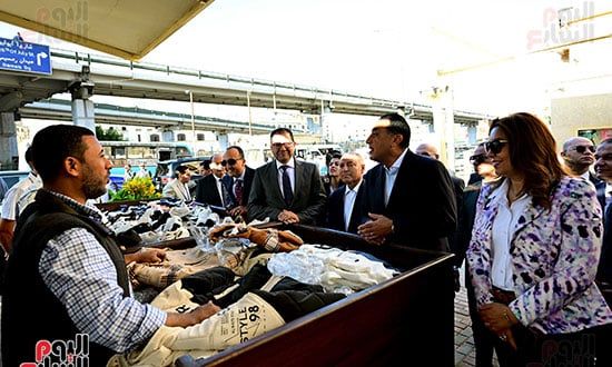رئيس الوزراء يفتتح مشروع تطوير سوق العتبة بعد اكتمال الأعمال وإعادة التأهيل (13) رئيس الوزراء يفتتح مشروع تطوير سوق العتبة بعد اكتمال الأعمال وإعادة التأهيل (13)