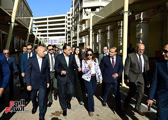 رئيس الوزراء يفتتح مشروع تطوير سوق العتبة بعد اكتمال الأعمال وإعادة التأهيل (20) رئيس الوزراء يفتتح مشروع تطوير سوق العتبة بعد اكتمال الأعمال وإعادة التأهيل (20)