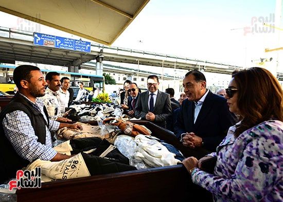 رئيس الوزراء يفتتح مشروع تطوير سوق العتبة بعد اكتمال الأعمال وإعادة التأهيل (14) رئيس الوزراء يفتتح مشروع تطوير سوق العتبة بعد اكتمال الأعمال وإعادة التأهيل (14)
