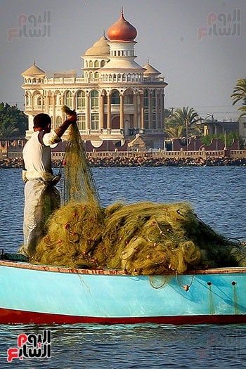 صياد في بحيرة قارون صياد في بحيرة قارون