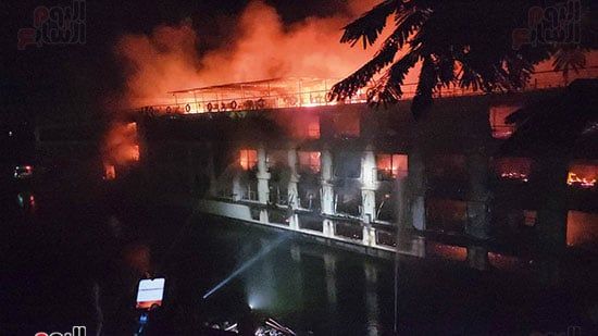 لحظات-اخماد-حريق-في-مركب-نيلي لحظات-اخماد-حريق-في-مركب-نيلي