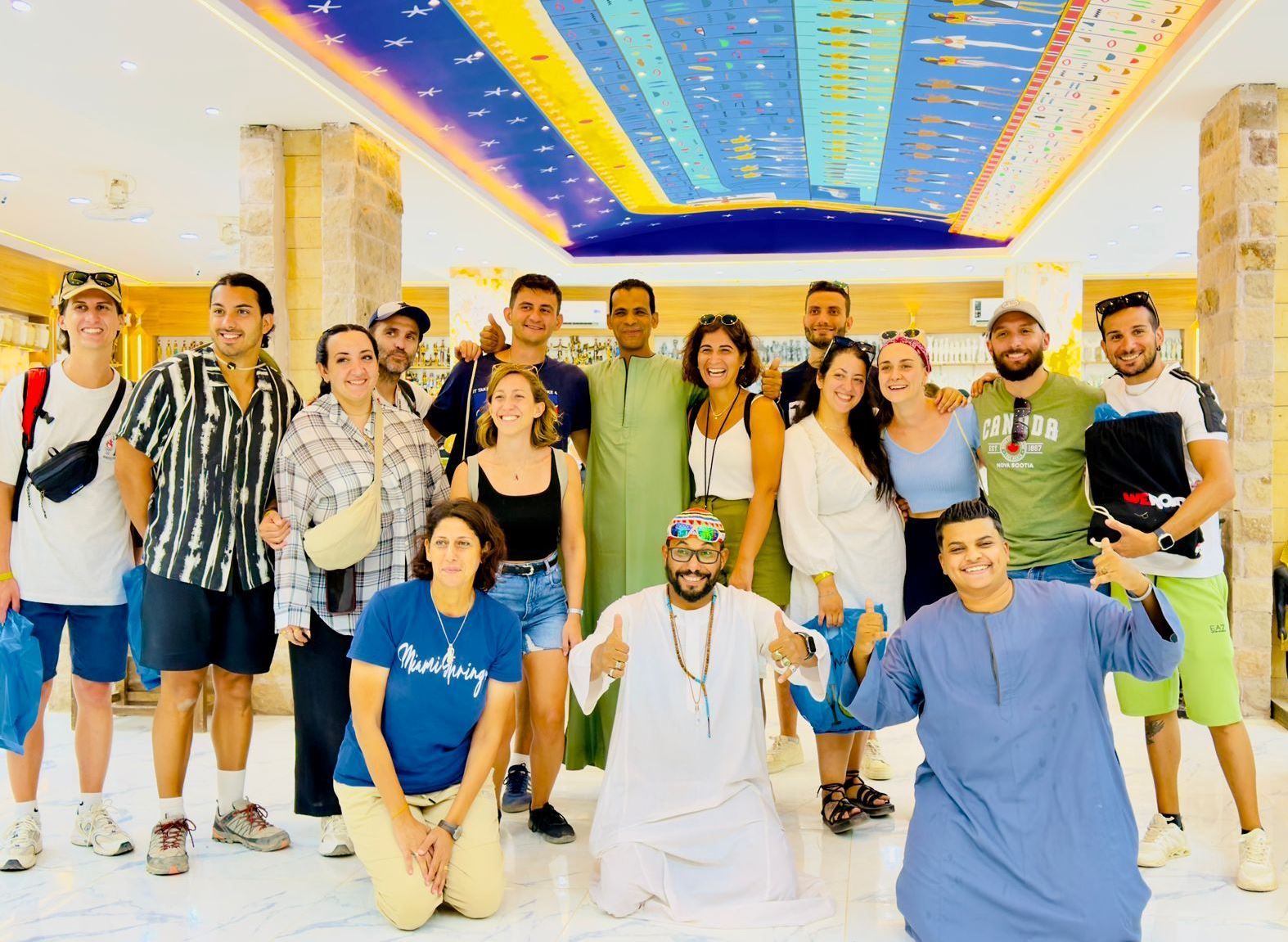 سعادة الأجانب مع صناع التحف الفرعونية المقلدة بالأقصر سعادة الأجانب مع صناع التحف الفرعونية المقلدة بالأقصر