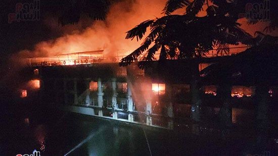 لحظات-اخماد-حريق-في-مركب-نيلي-بالاقصر لحظات-اخماد-حريق-في-مركب-نيلي-بالاقصر