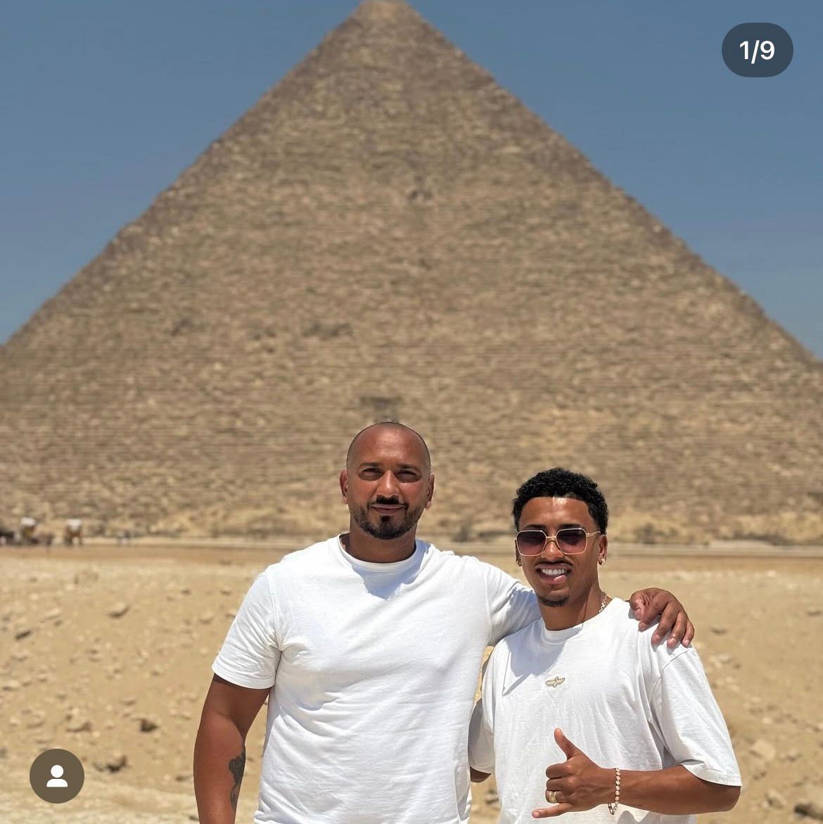 بيزيرا ووالده فى زيارة للأهرامات (3) بيزيرا ووالده فى زيارة للأهرامات (3)