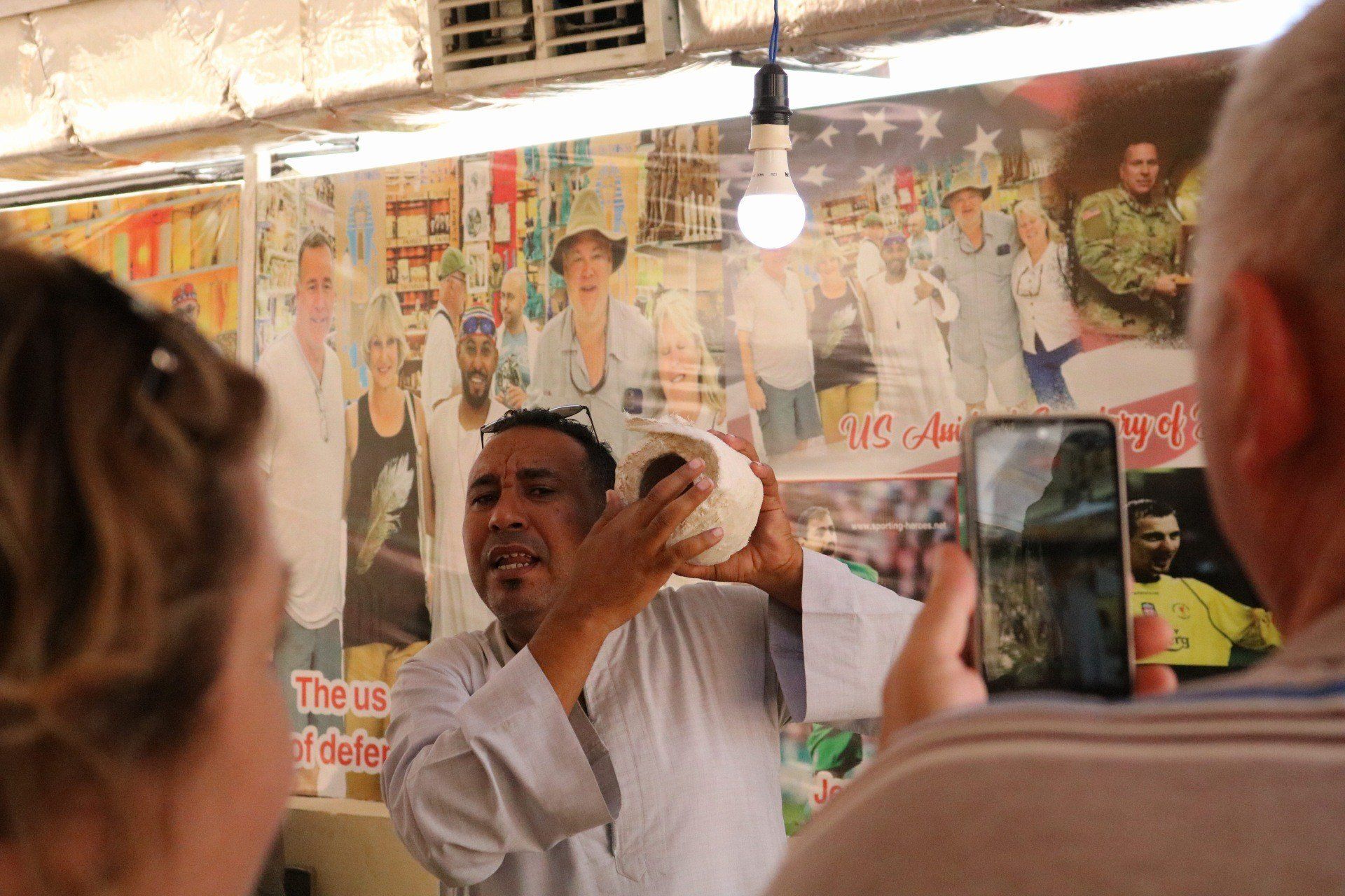 عظمة الصعايدة في التسويق للتحف الفرعونية والألباستر بالأقصر عظمة الصعايدة في التسويق للتحف الفرعونية والألباستر بالأقصر