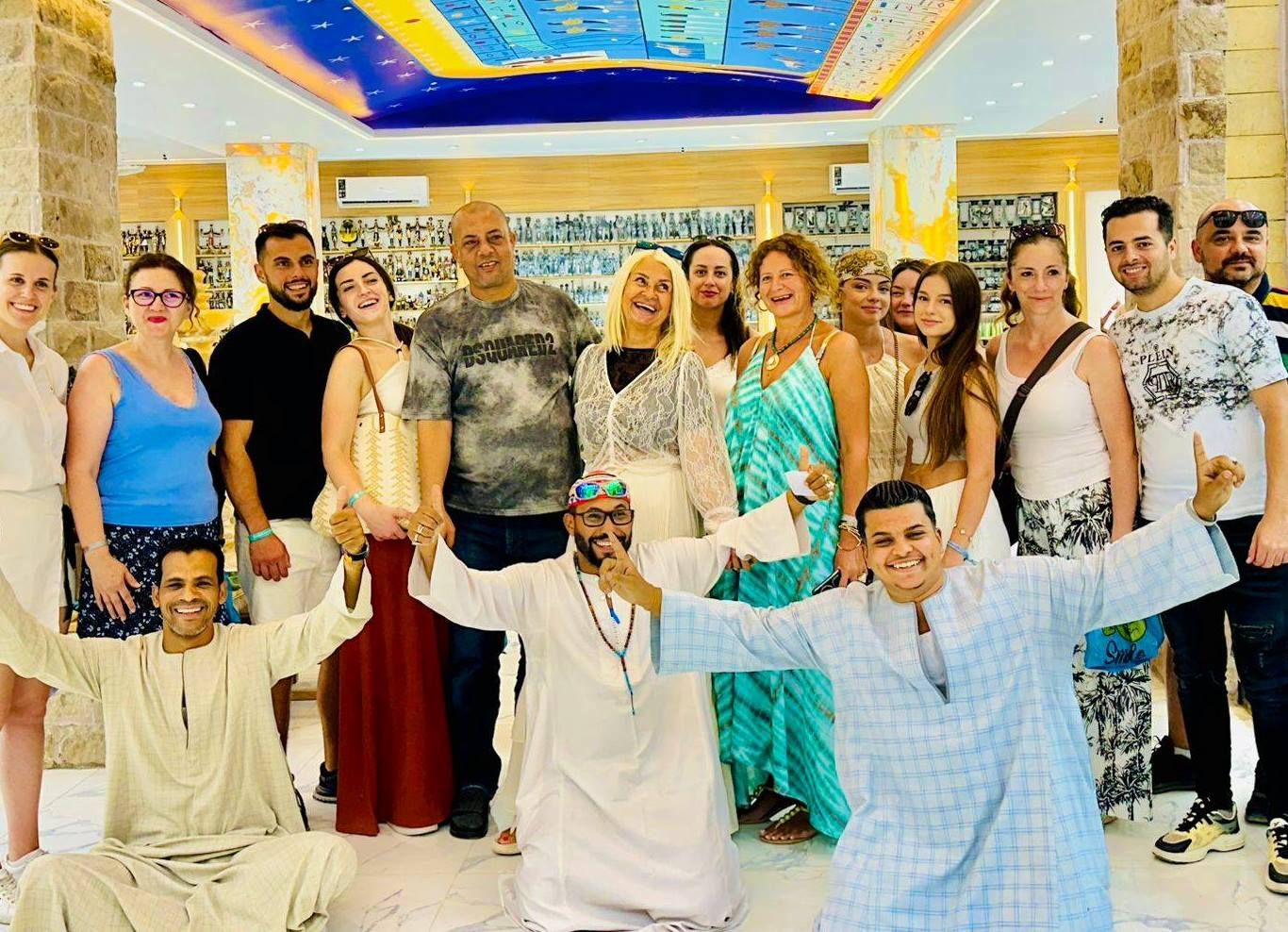 ملوك التسويق يبهرون سياح العالم في غرب الأقصر ملوك التسويق يبهرون سياح العالم في غرب الأقصر