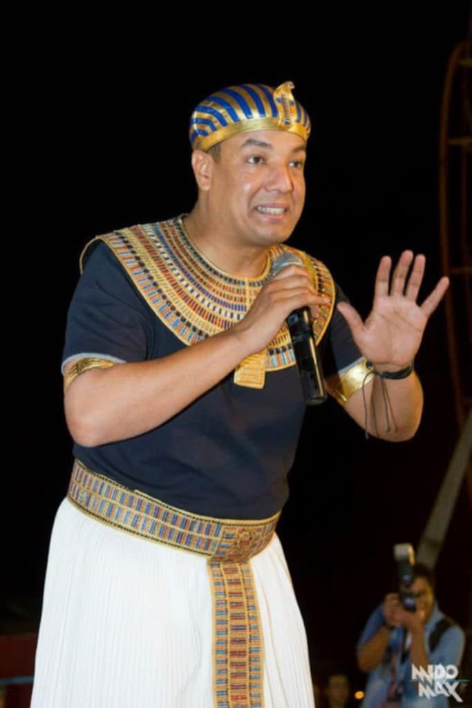 إلقاء الفنان هشام الجخ الشعر إلقاء الفنان هشام الجخ الشعر