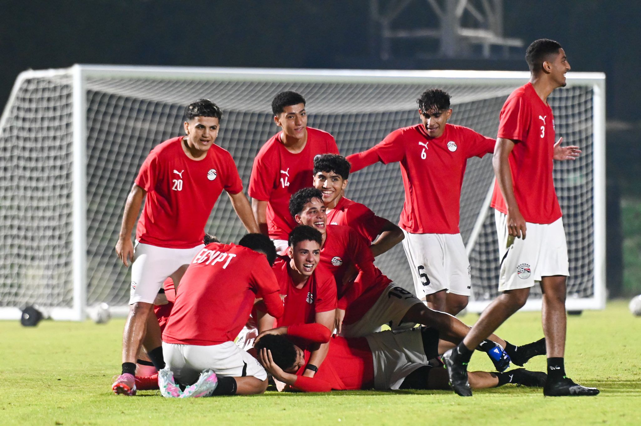 منتخب مصر للناشئين يواصل تدريباته استعدادًا لكأس العالم (1) منتخب مصر للناشئين يواصل تدريباته استعدادًا لكأس العالم (1)