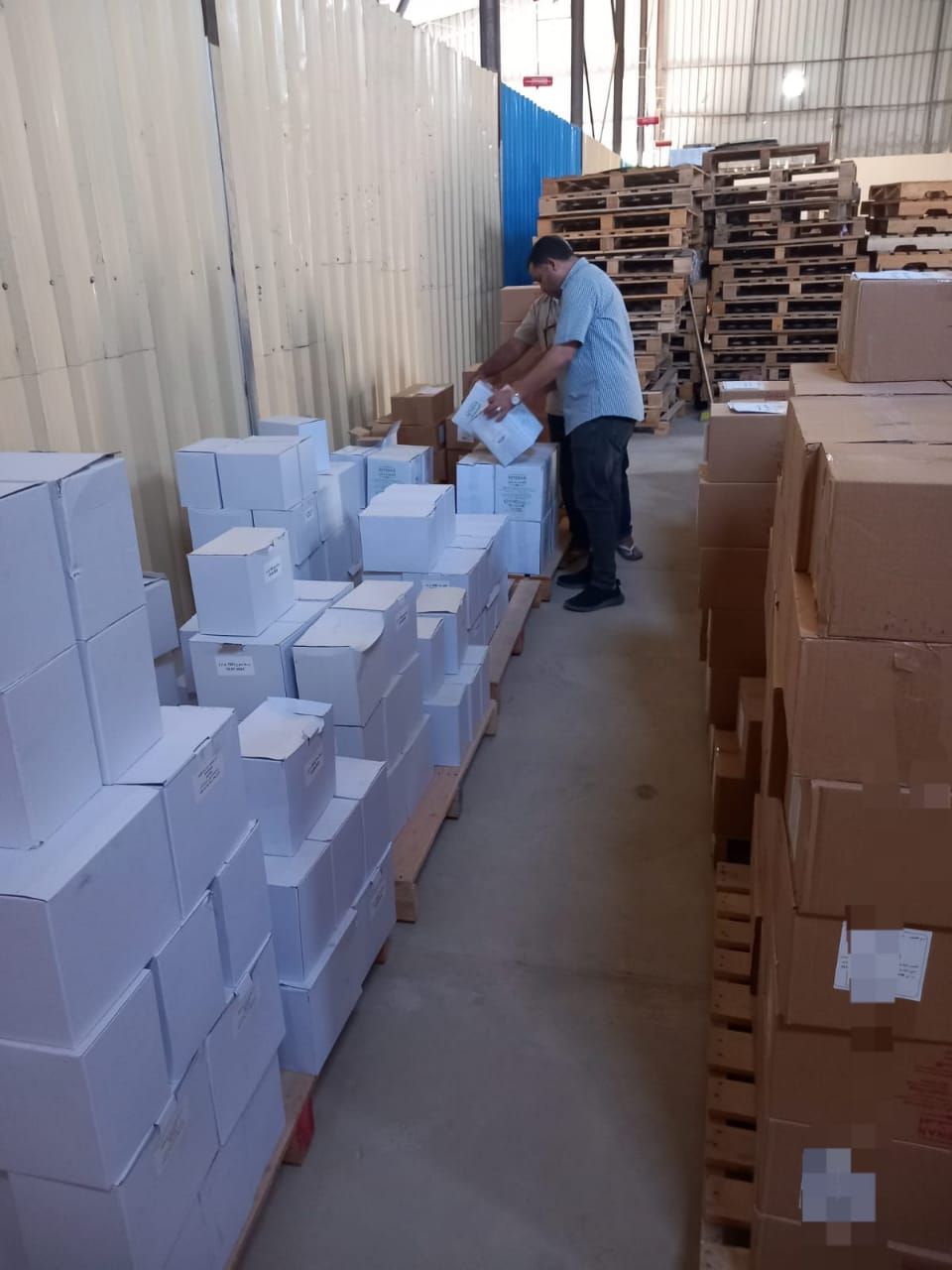 ضبط سمن مجهول المصدر ونصف طن جبن متعفن داخل مخزن بسوهاج (6) ضبط سمن مجهول المصدر ونصف طن جبن متعفن داخل مخزن بسوهاج (6)