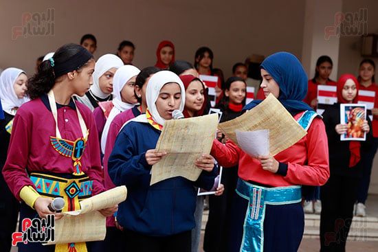 احتفالات الطلاب بالمتحف المصرى خلال طابور الصباح (3)