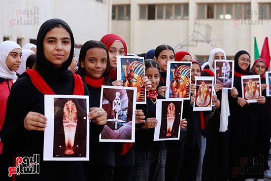 احتفالات الطلاب بالمتحف المصرى خلال طابور الصباح (20)