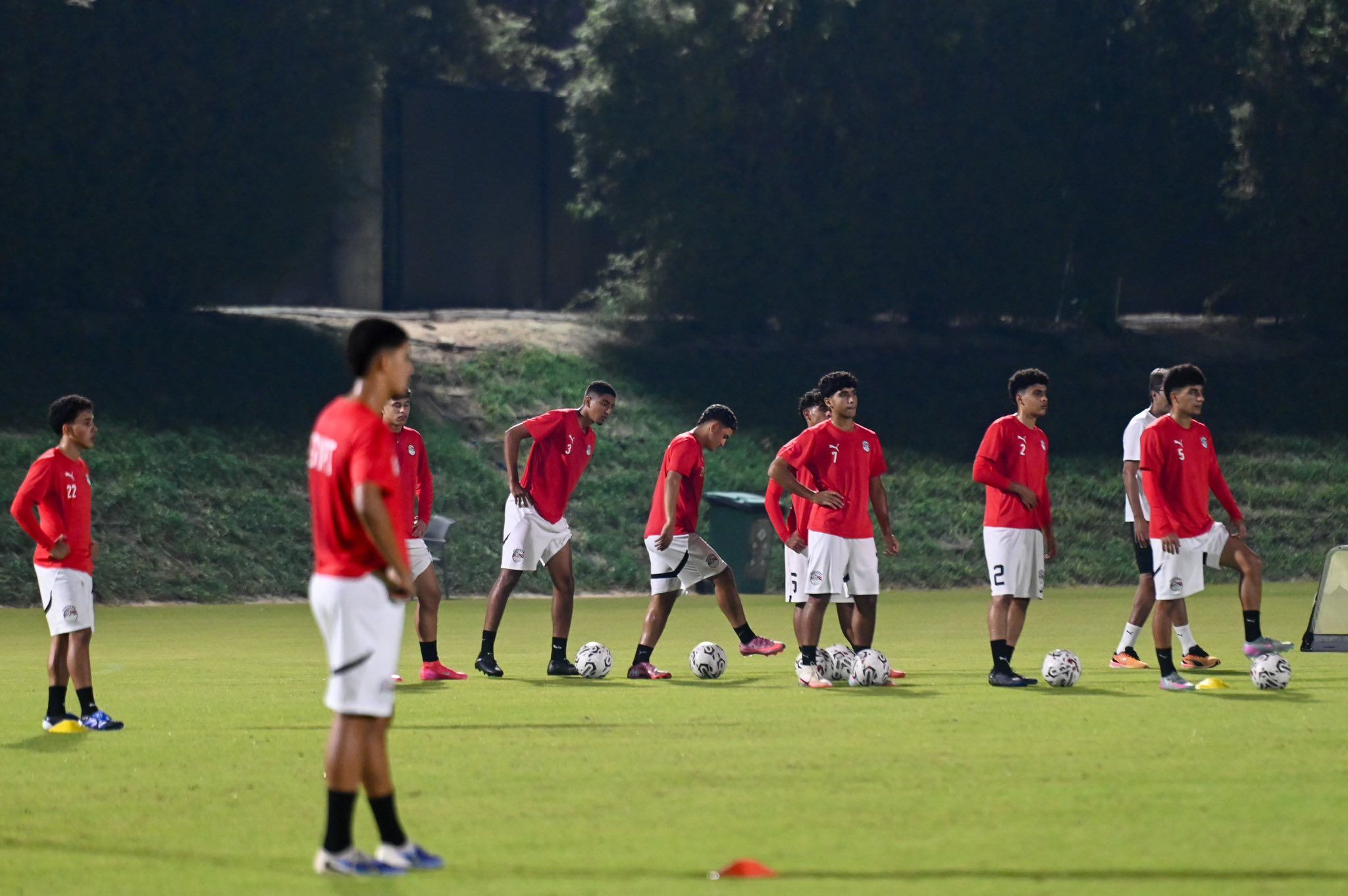 منتخب مصر للناشئين يواصل تدريباته استعدادًا لكأس العالم (2) منتخب مصر للناشئين يواصل تدريباته استعدادًا لكأس العالم (2)