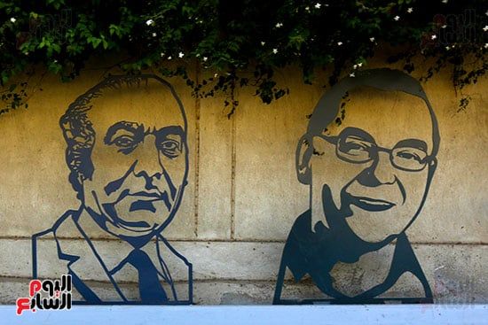 مجسمات فنية على جانبي الطرق المؤدية للمتحف المصري الكبير مجسمات فنية على جانبي الطرق المؤدية للمتحف المصري الكبير