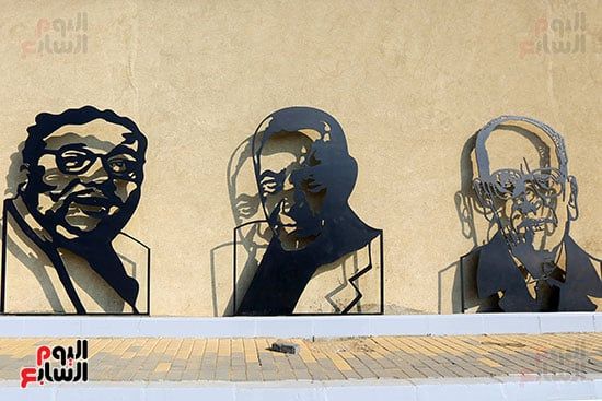 جداريات فنية في محيط المتحف الكبير جداريات فنية في محيط المتحف الكبير