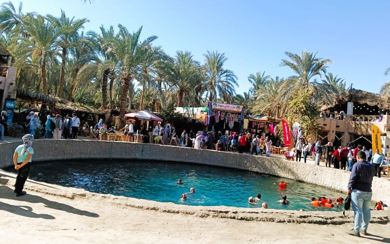 عين كليوباترا احد مزارات واحة سيوة عين كليوباترا احد مزارات واحة سيوة