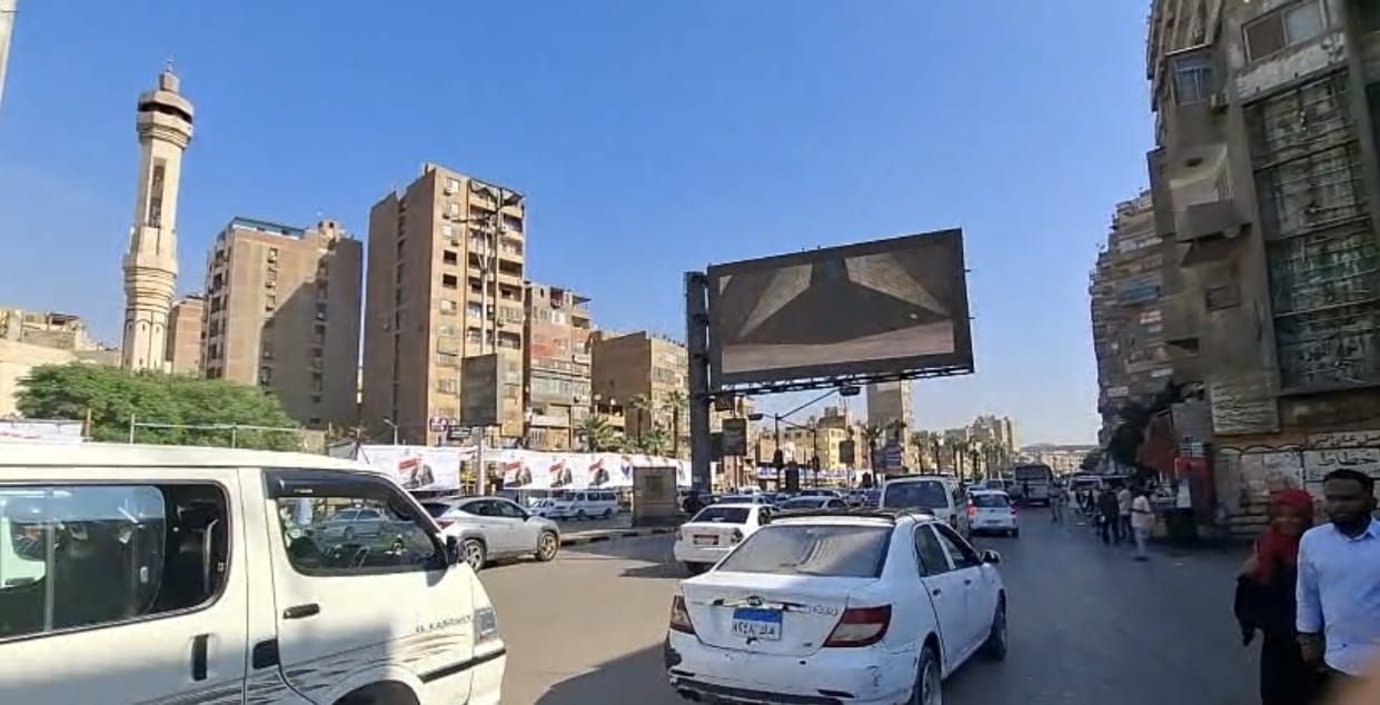 شاشات في ميادين الجيزة لبث فعاليات افتتاح المتحف المصري الكبير (4) شاشات في ميادين الجيزة لبث فعاليات افتتاح المتحف المصري الكبير (4)