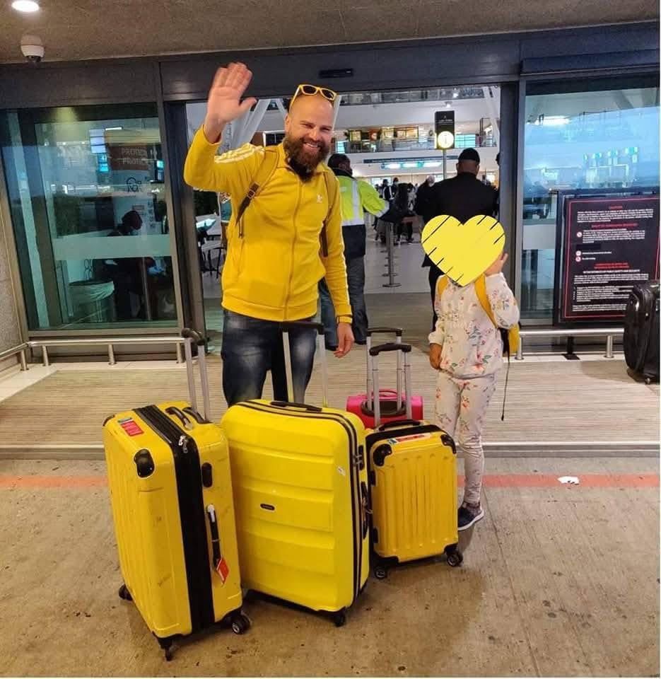 رحلة الرجل الأصفر بحقائب صفراء فى مصر رحلة الرجل الأصفر بحقائب صفراء فى مصر