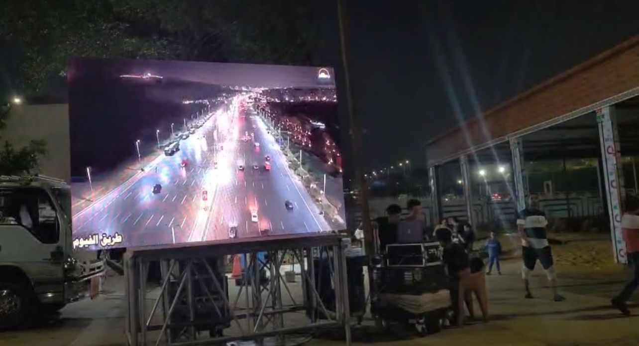 شاشات في ميادين الجيزة لبث فعاليات افتتاح المتحف المصري الكبير (1) شاشات في ميادين الجيزة لبث فعاليات افتتاح المتحف المصري الكبير (1)