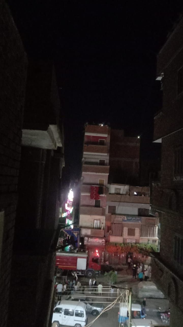 حريق نشب بسطح عقار بالقليوبية بدون خسائر بشرية (2) حريق نشب بسطح عقار بالقليوبية بدون خسائر بشرية (2)