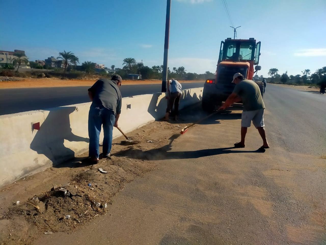 كنس الطرق الرئيسية ورفع المخلفات كنس الطرق الرئيسية ورفع المخلفات