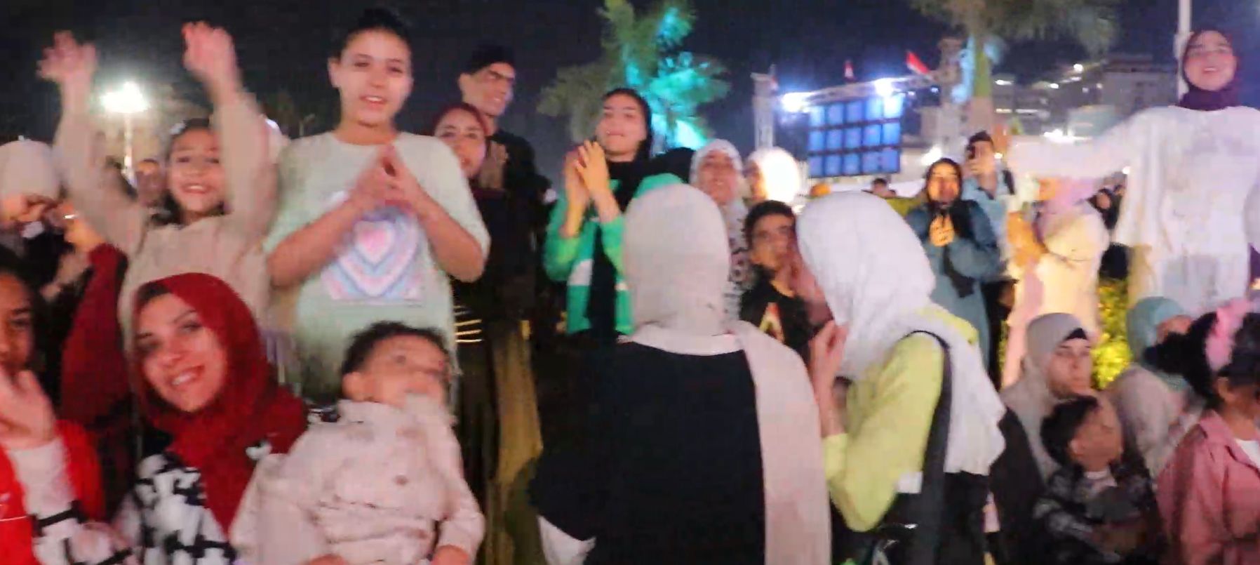 فرحة الأهالي عقب الإفتتاح فرحة الأهالي عقب الإفتتاح