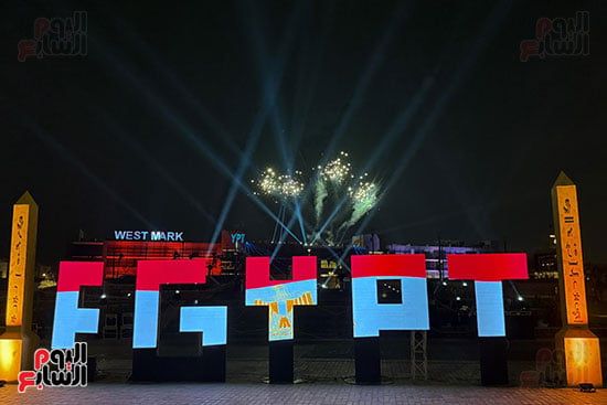 فاير شو وعروض ليزر تزين سماء أكتوبر (9) فاير شو وعروض ليزر تزين سماء أكتوبر (9)