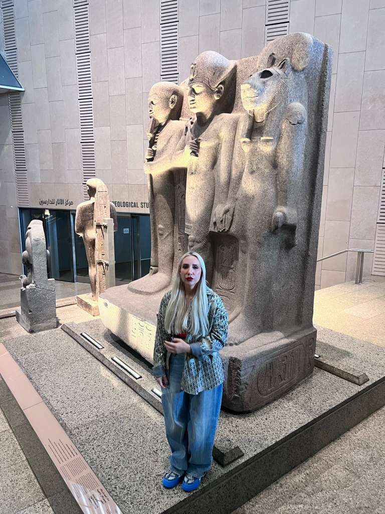 الامريكية آمون ستار في المتحف الامريكية آمون ستار في المتحف